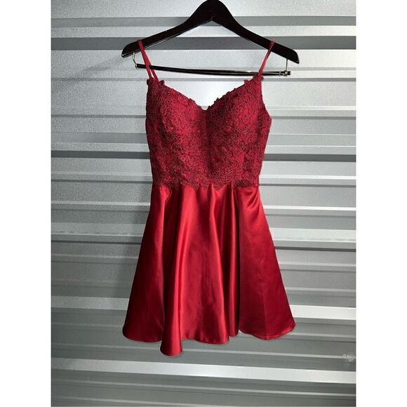 Red Dancing Queen USA Lace & Satin Pocketed Mini Formal Dress Size Small - Picture 1 of 10